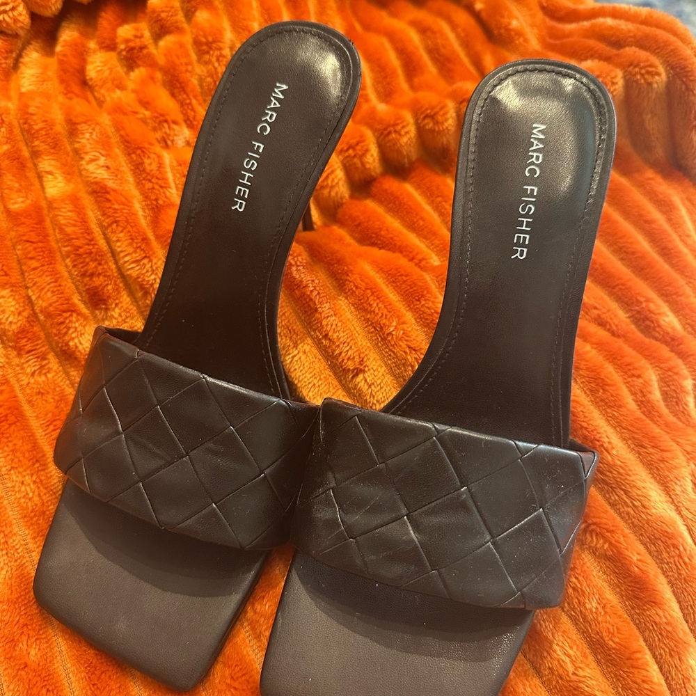 🍒 Marc Fisher Black DARASA Heeled Slides Slip On Sandals